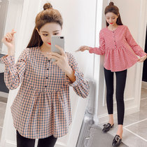 Pregnant womens shirts Spring and autumn plaid long-sleeved maternity clothes autumn tops Korean short pregnant womens doll shirts two-piece suit