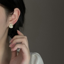 Pearl in the palm Pearl mosquito coil ear clip French retro earless female earrings earrings ear studs in ancient autumn and winter