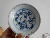 Early Qing Dynasty flowers flowers birds old plates hand-painted blue and white plates old porcelain in the Qing Dynasty diameter 10 4cm ·
