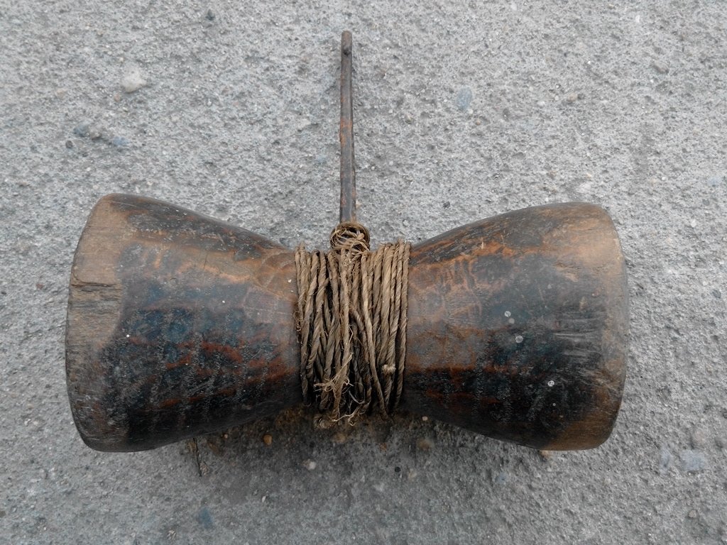 Cultural display of the old objects of the old thread hammer used in the textile industry of the Republic of China