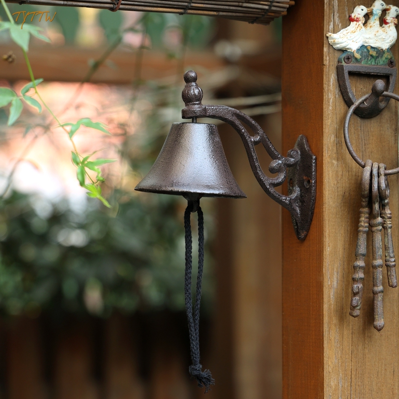 Retro Iron Wall-Mounted Bird Feeder Bowl Outdoor Courtyard Decoration Hook Wall Hanging Decoration