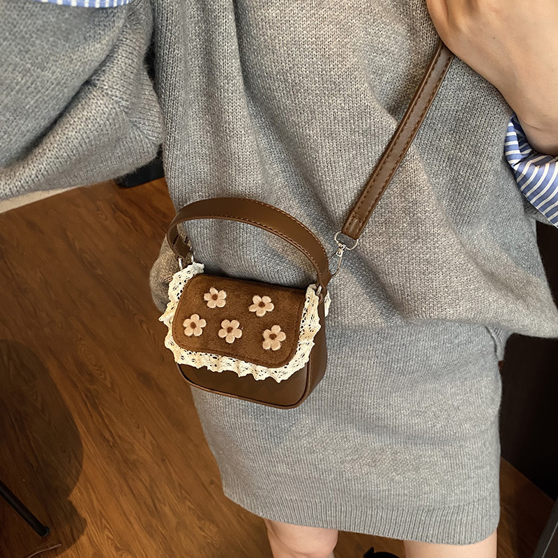 Mini Small Bag for Women 2026 New Autumn and Winter Fashion Lipstick Bag Niche Design Red Shoulder Crossbody Bag