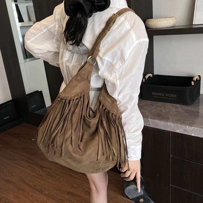 American-Style Niche Bohemian Tassel Large Bag 2026 New Retro Suede Bucket Bag Versatile Crossbody Bag