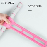 Страстные педали растягиватели сидят -садятся, чтобы помочь эластичной веревочной нагрузке.