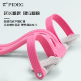 Страстные педали растягиватели сидят -садятся, чтобы помочь эластичной веревочной нагрузке.