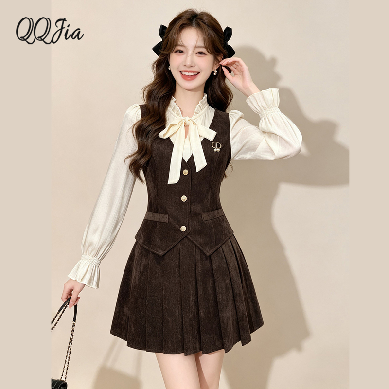 Qiuqijia Melard Academy Style Suit for Women, Early Autumn Miu Style, Petite Daughter Outfit, Waist-Cinching Pleated Short Skirt