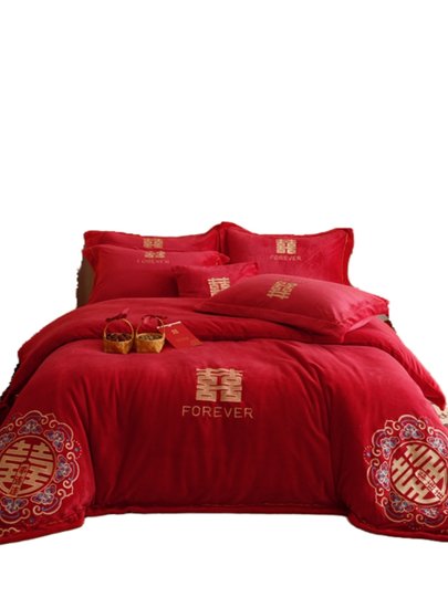 Neues vierteiliges Set aus Milchsamt im chinesischen Stil für Hochzeiten, großes rotes Doppel-Glücksstickerei-Hochzeitsbettbezug, Korallensamtblätter, Winterbettwäsche