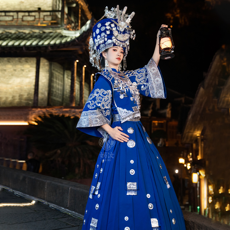 Mauru Ethnic Clothing, Pure Blue Miao Ethnic Grand Costume for Women, Photography, Travel Photography, Festival Activities, Performance, Catwalk Show