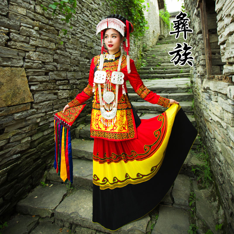 Mom Ruyi clothing female new minority costume cold mountain national wind wind pleats dance dress