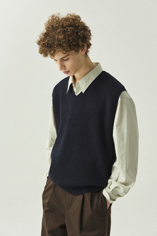 New Retro V-Neck Casual Knitted Vest Spring Layered Vest Loose Sweater Vest Unisex Top