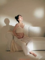 Белая подвеска+свободные брюки (небольшой размер), предлагающие 130 кот