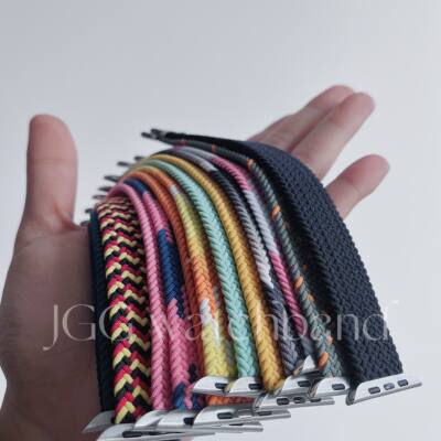 This watch is compatible with the iwatchs9 woven single-loop strap and the s8 rainbow-colored Unity Light nylon single-loop strap
