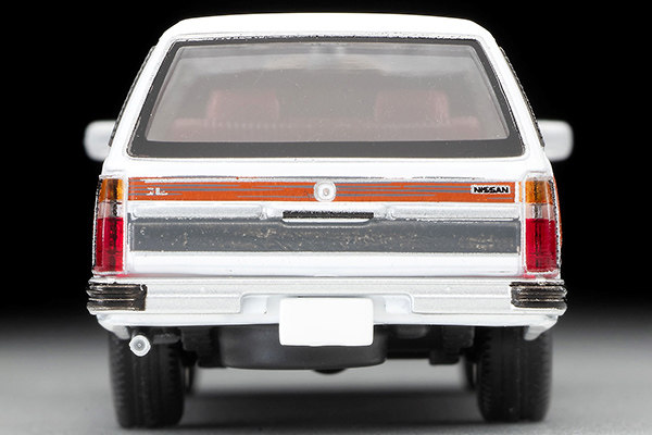 Модель машины 21年8月  tomy tlv lv-n209c/244a  nissan cedric wagon 木纹色