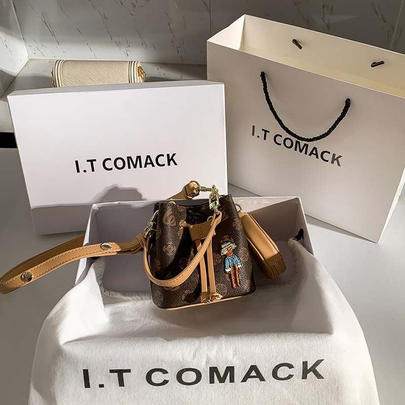 ITCOMACK LIGHT Old Flower Bucket Bag Woman 2021 New Tide Fashion Handbag Slipper bag