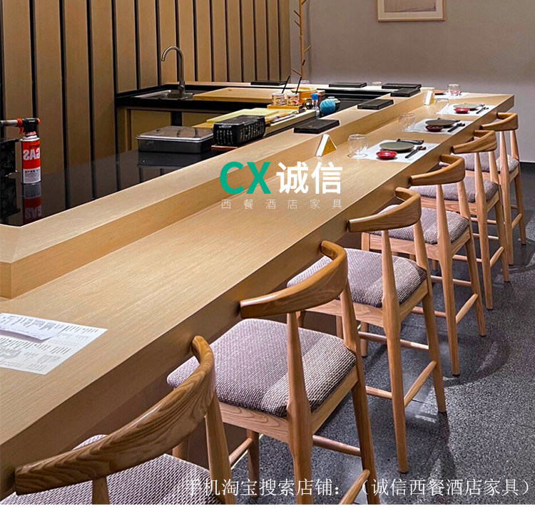 Впереди таблица суши и председатель