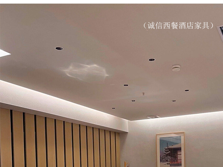 Стол и стул суши перед доской_23.jpg