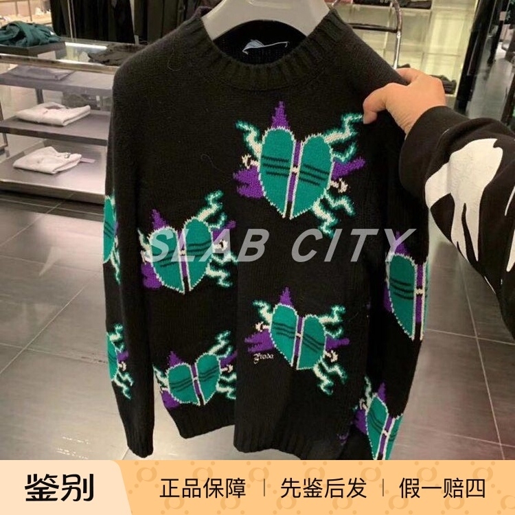 101591 Size 38 Prada Celebrity-Inspired Women's Heart-Patterned Knit Pullover Loose Sweater 101591 Size 38 Prada Celebrity-Inspired Women's Heart-Patterned Knit Pullover Loose Sweater