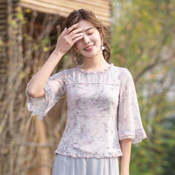 ເສື້ອຢືດ chiffon 2023 ສໍາລັບແມ່ຍິງໃນລະດູໃບໄມ້ປົ່ງ, ລະດູຮ້ອນແລະລະດູໃບໄມ້ປົ່ງທີ່ພິມອອກແບບກະທັດຮັດ, ມີແຂນສາມສ່ວນສີ່ທີ່ສະຫງ່າງາມໃນແບບດຽວກັນ