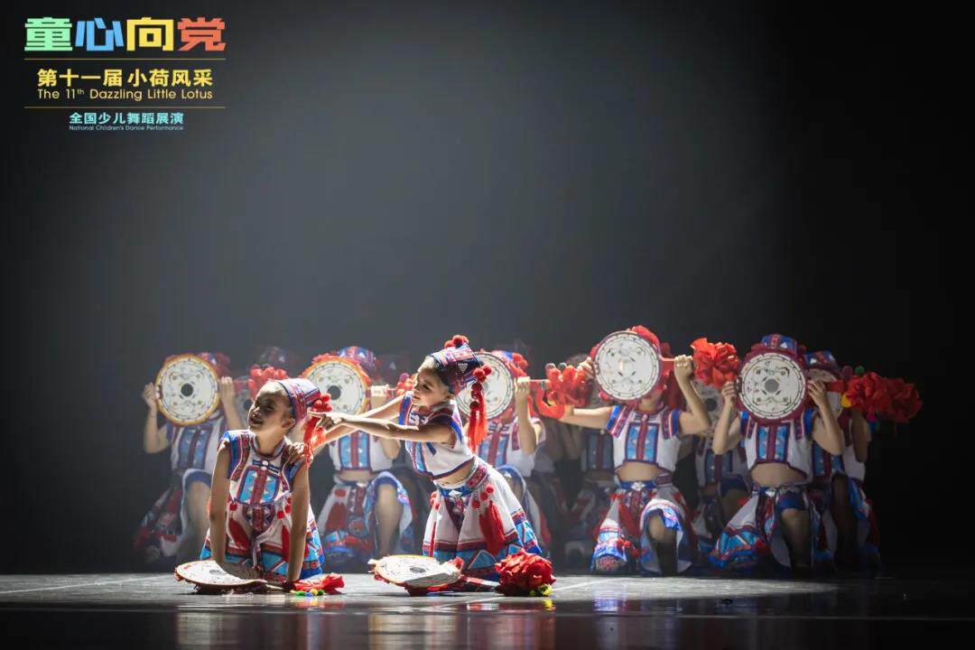 The Dance Three Strings Bang, etc. You come to the XI Little Horwind to take the original stage performance costumes custom-made