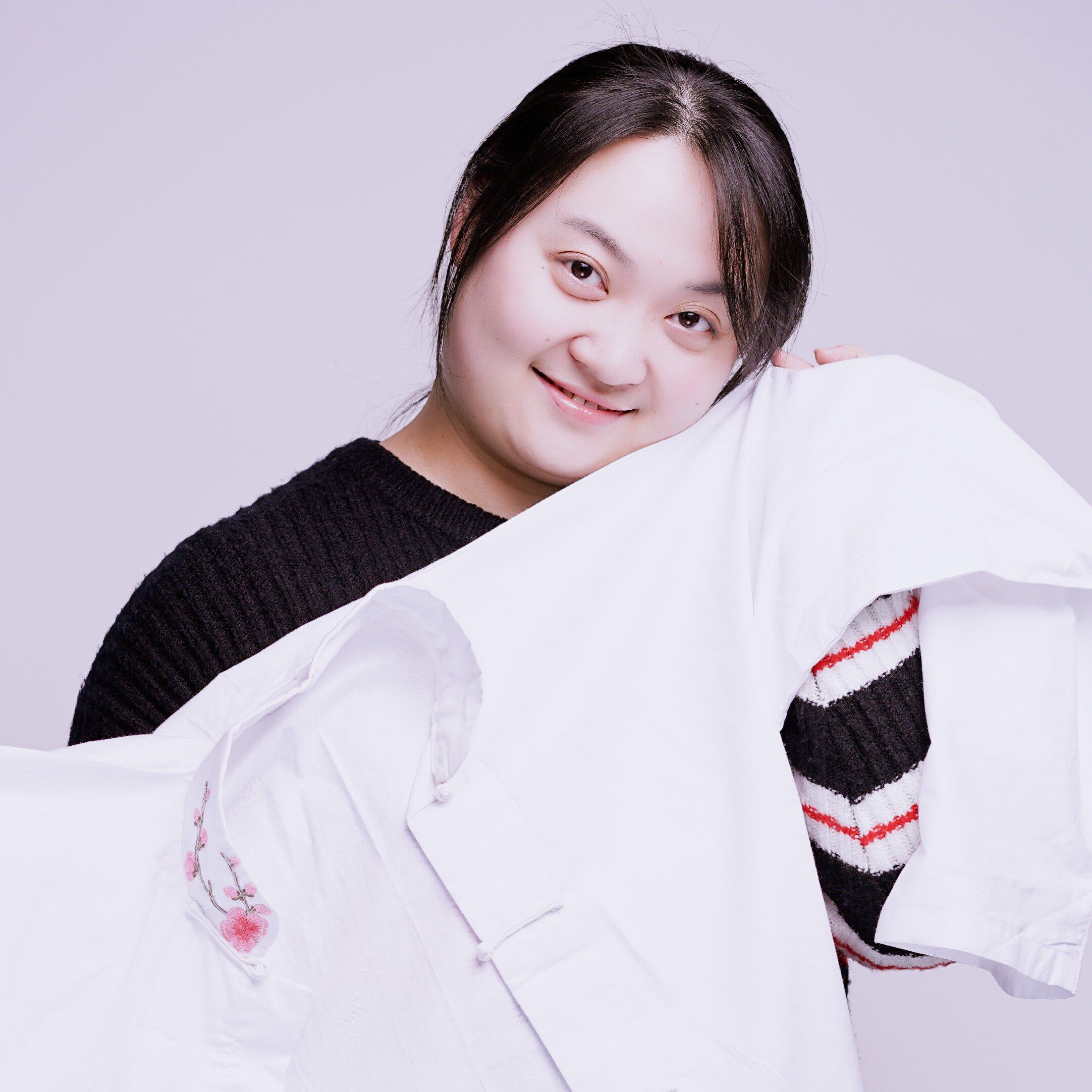 张静芝 (饰郗夫人)江苏省演艺集团昆剧院国家二级演员。2004年毕业于江