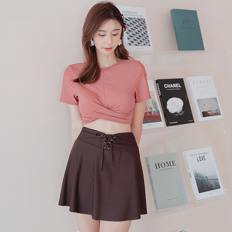 Miss Deer's two-piece skirt-style short-sleeved slimming belly-covering conservative student sports swimsuit female hot spring ins wind