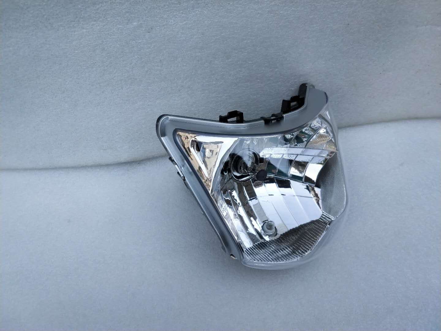Áp dụng cho phụ kiện xe máy Wuyang Honda WH125-11 Tấm che phía trước Đèn pha phía trước Che đầu thắng xe máy