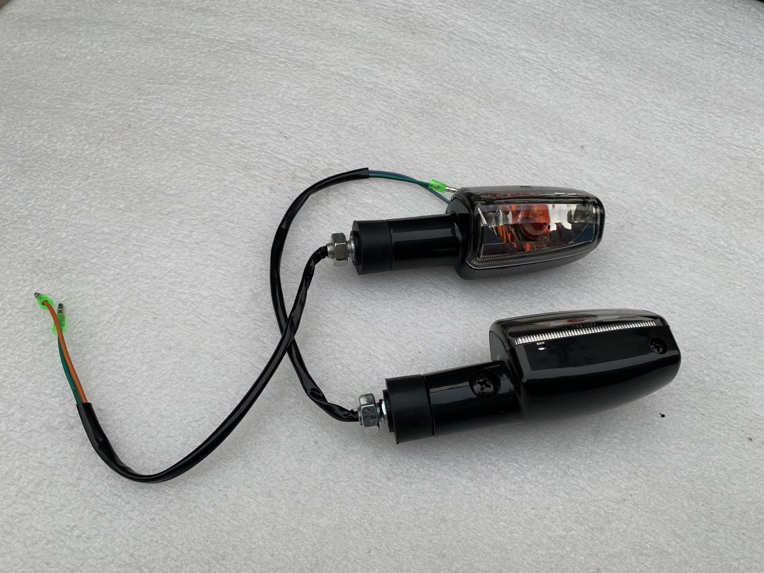 Áp dụng cho phụ kiện xe máy Wuyang Honda Cánh trước Đèn báo rẽ WH125-B / N / M Đèn báo rẽ phanh xe máy