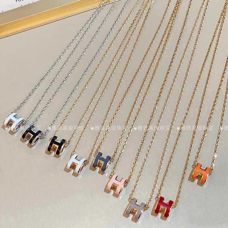 Mini H Letter Necklace for Women, Plated with 18K Rose Gold, Light Luxury Niche Mini Large Enamel Pendant Clavicle Chain