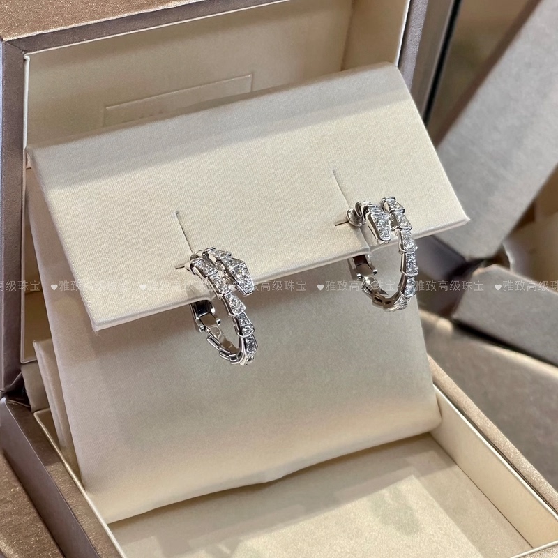 Full Diamond Snake-Shaped Earrings for Women, 18K Rose Gold, European and American Light Luxury, High-End Feel, Head and Tail Diamond Snake Bone Earrings, Ear Hoops, Ear Accessories