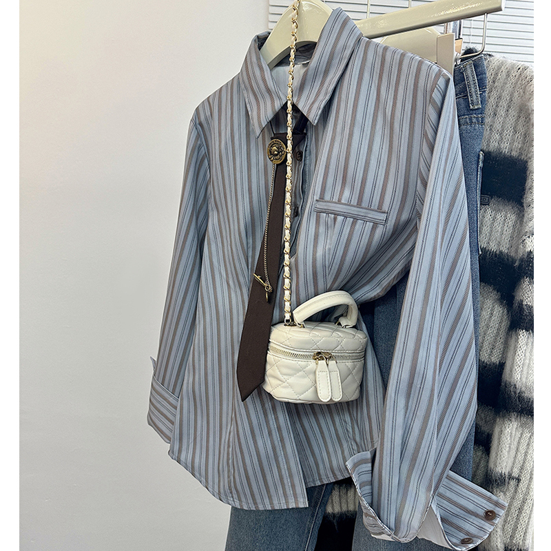 Spring and Autumn Hong Kong Style Retro Lapel Blue Striped Shirt for Women with Tie, Unique and Chic, Loose-Fitting Long-Sleeved Shirt for Outerwear Spring and Autumn Hong Kong Style Retro Lapel Blue Striped Shirt for Women with Tie, Unique and Chic, Loose-Fitting Long-Sleeved Shirt for Outerwear