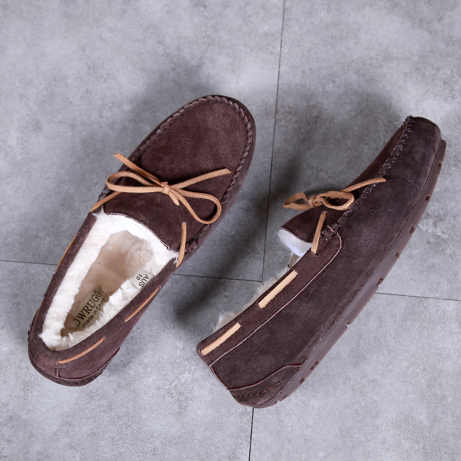 Autumn and winter all-match Korean version waterproof non-slip warm plus velvet cotton shoes sheepskin fur one peas shoes cover feet large size men's shoes