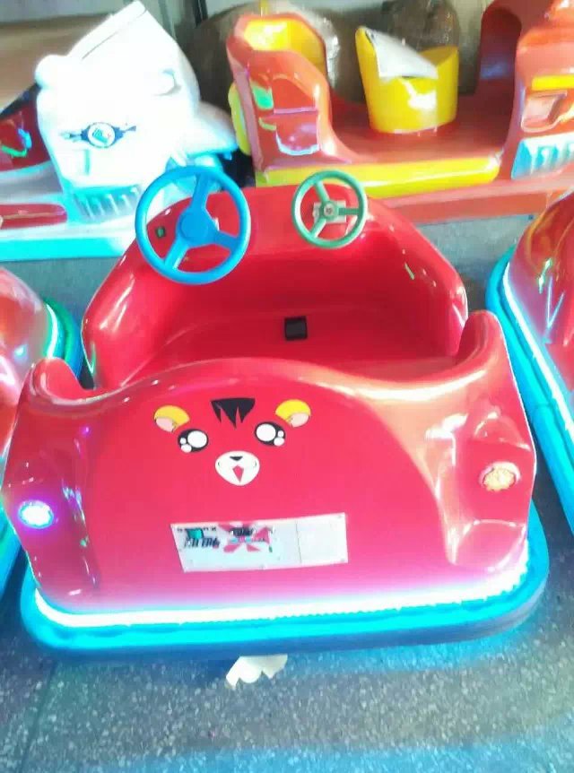 【儿童飞碟漂移电瓶碰碰卡丁车广场单双人圆形