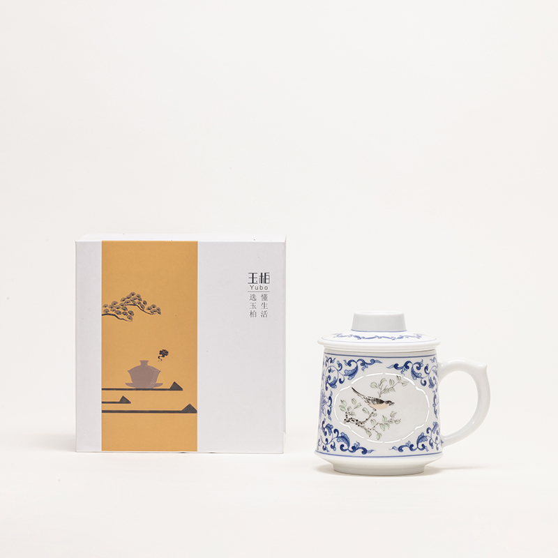 Jingdezhen blue and white porcelain cup parker jade tea cup tea separation filter with cover office hand motion package mail