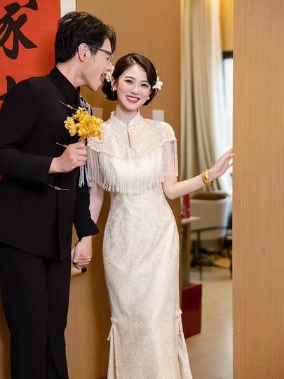 High-End-Champagnerfarbenes Verlobungs-Cheongsam-Abendkleid 2025, neues langärmeliges Toastkleid der Braut, um sich an der Tür zu bedanken