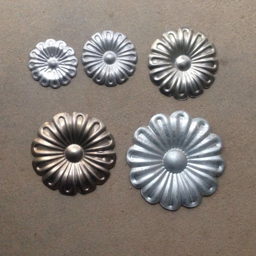 Iron stamping leaves disc iron flower iron accessories staircase armrest fence leaf accessories