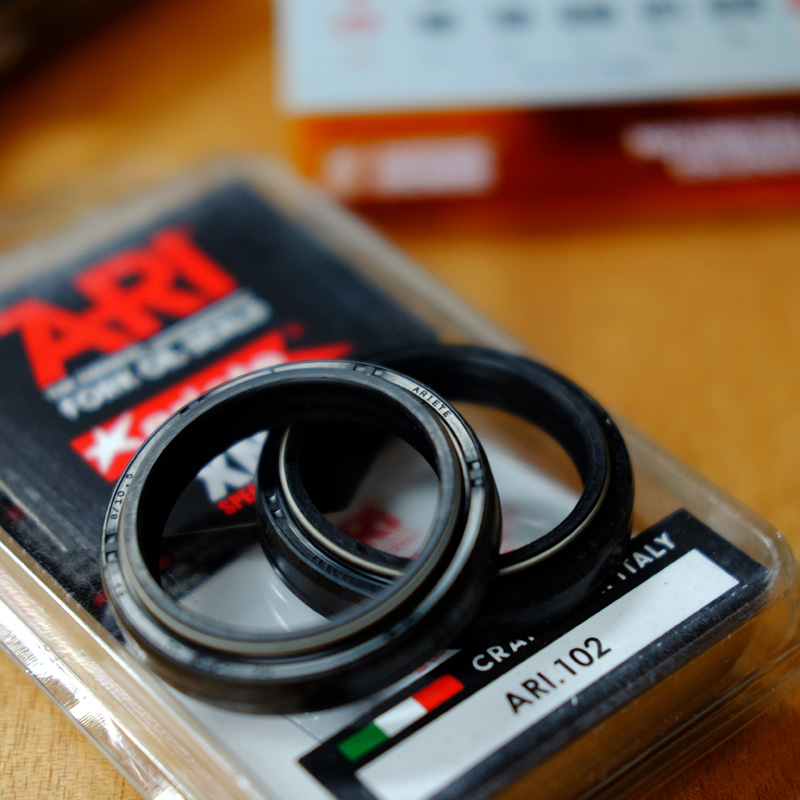 Dukadi Scrambler Self-tour 800400 Self-swimming 62 sledge front shock oil seal dust seal Italy ARI