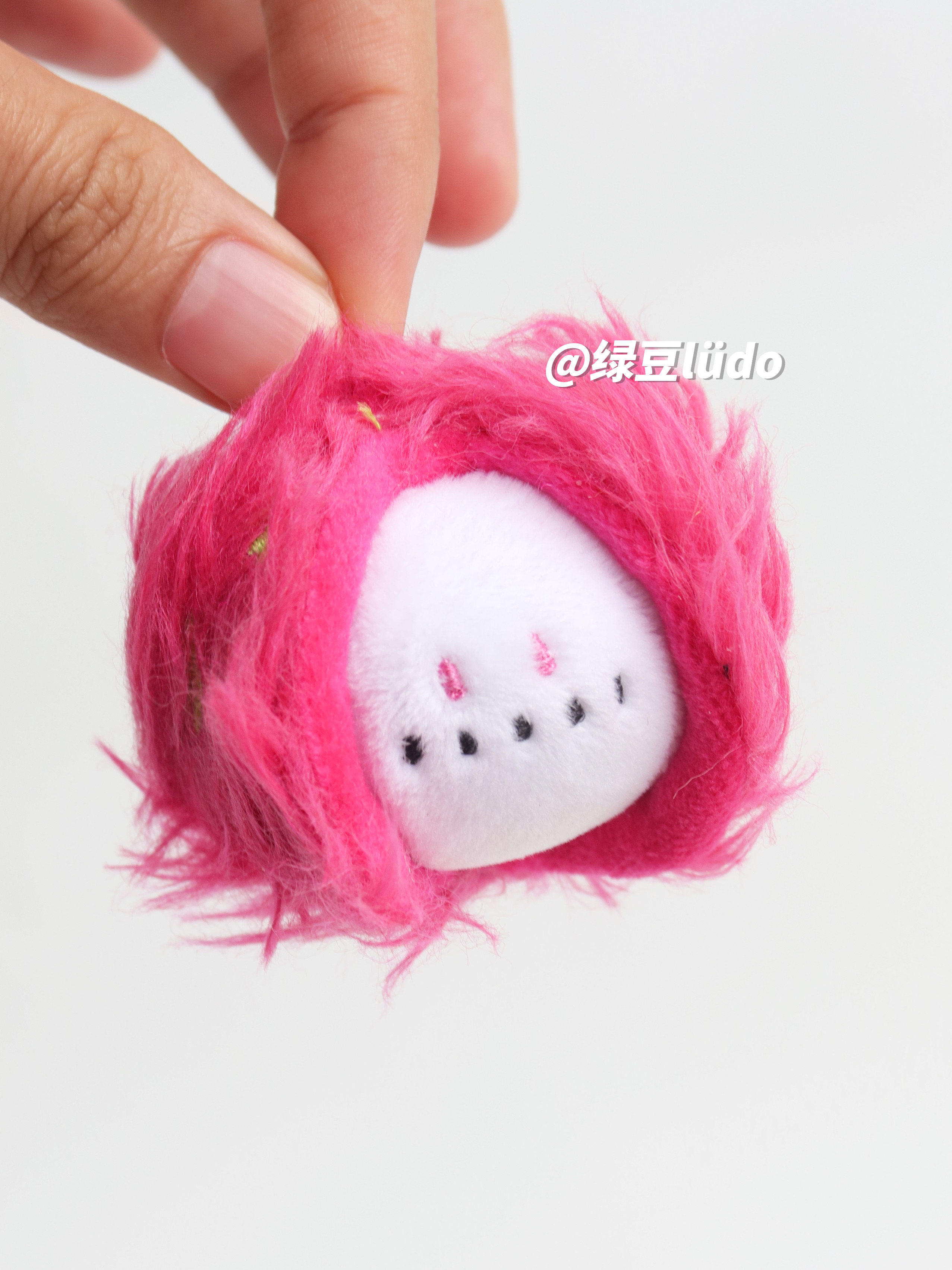 LUDO Bald Fruits White Dragon Fruit Plush Keychain detail image
