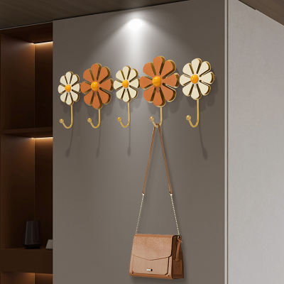 Modern and simple entrance door rear coat hook, creative and light luxury entrance hall storage rack, fashionable metal decorative key hook
