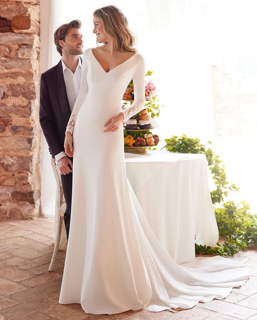 Light wedding dress 2022 autumn and winter new bridal temperament long-sleeved mermaid temperament satin small man simple slim forest