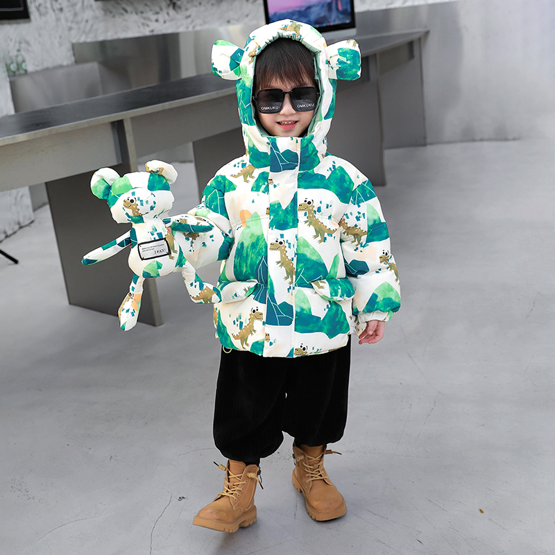 儿童羽绒服：2025秋冬男童潮范新选择