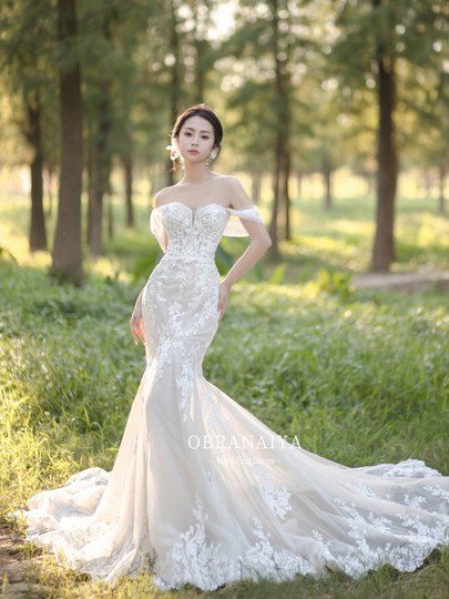 法式复古抹胸主婚纱2025新款新娘一字肩鱼尾蕾丝长拖尾轻婚纱森系