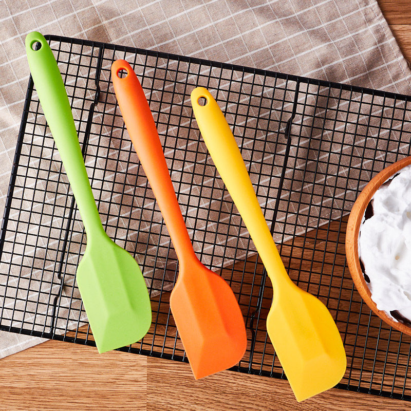 Large number of high temperature resistant arched silicone scraper stirring knife Silicone Shovel Bull Rolling Sugar Scraper Big 28CM Color Random