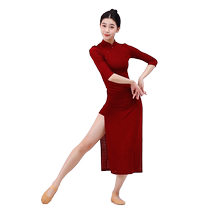 Cheongsam de danse classique Fubo avec fentes hautes costumes de pratique de charme corporel extensible de style ethnique chinois pour femmes costumes de danse à manches mi-longues