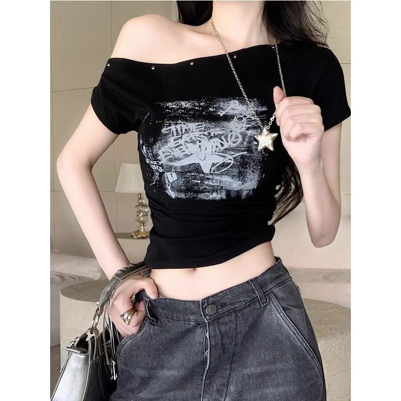 American Retro Style Spicy Girl Vibe Irregular Pleated Short-Sleeve T-Shirt for Women, Summer Design with Unique Diagonal Neckline Trendy Top