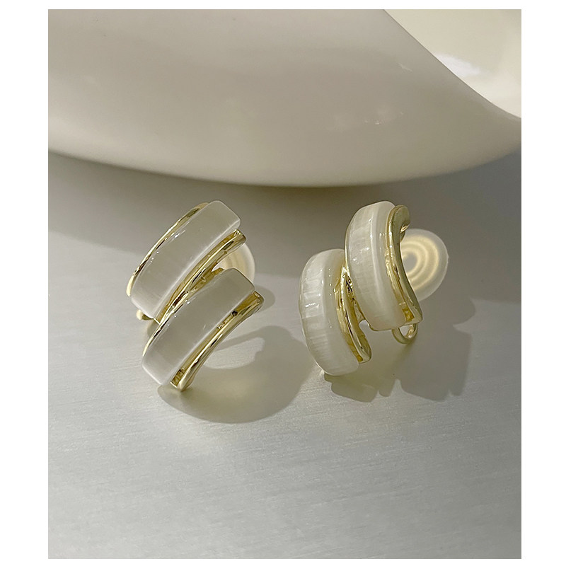 Semicircular cat eye mosquito coil ear clip without earbugles female autumn and winter round face Thin Retro Port Taste Advanced Brief 100 hitch 