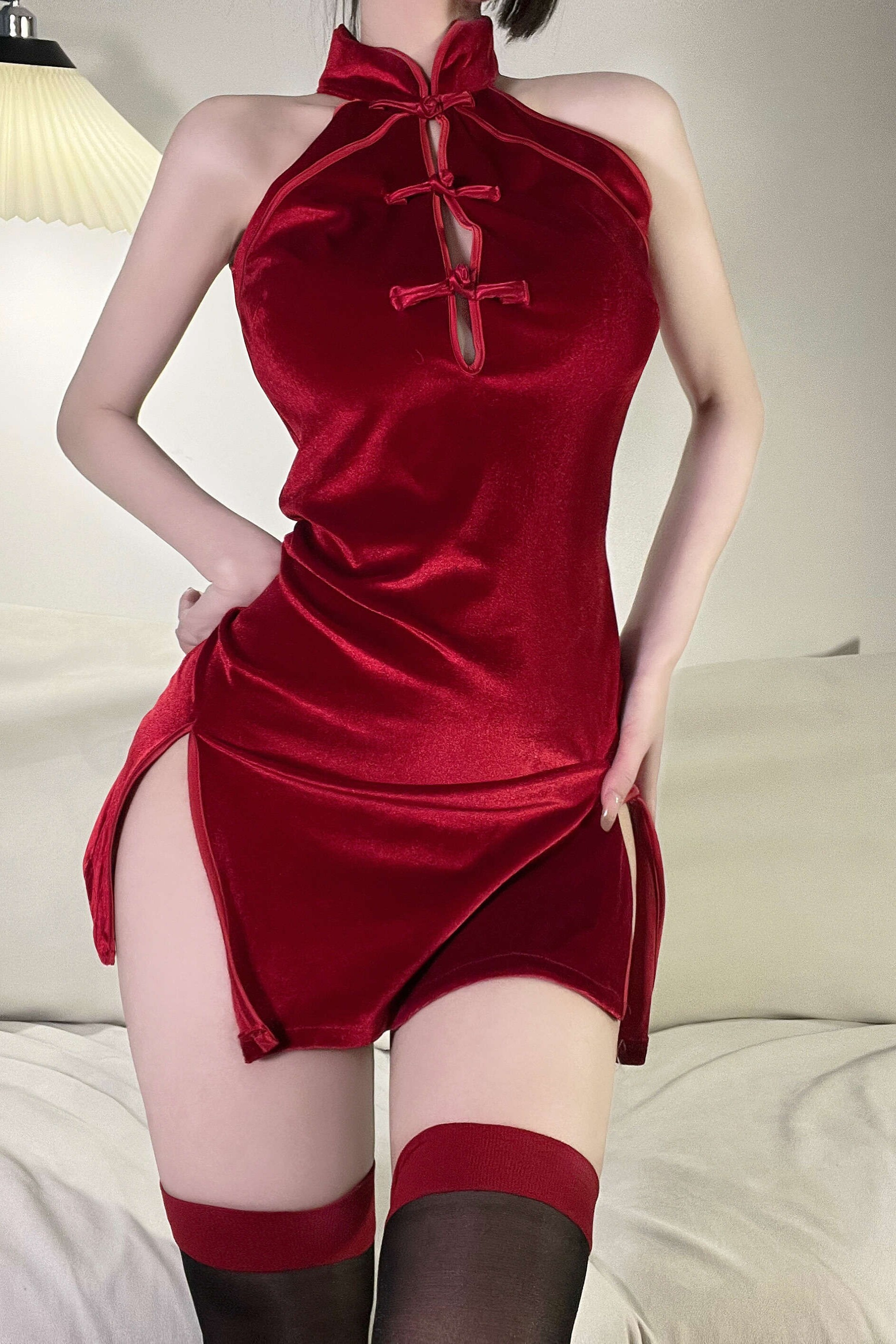 Sexy bodycon dress with a high slit for a slimming effect, red and black silk cheongsam Sexy bodycon dress with a high slit for a slimming effect, red and black silk cheongsam