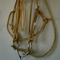 Cowhide horse chew water Le Inner Mongolia old cobblers use traditional craftsmanship to seiko production of flower arrangement and knitting technology