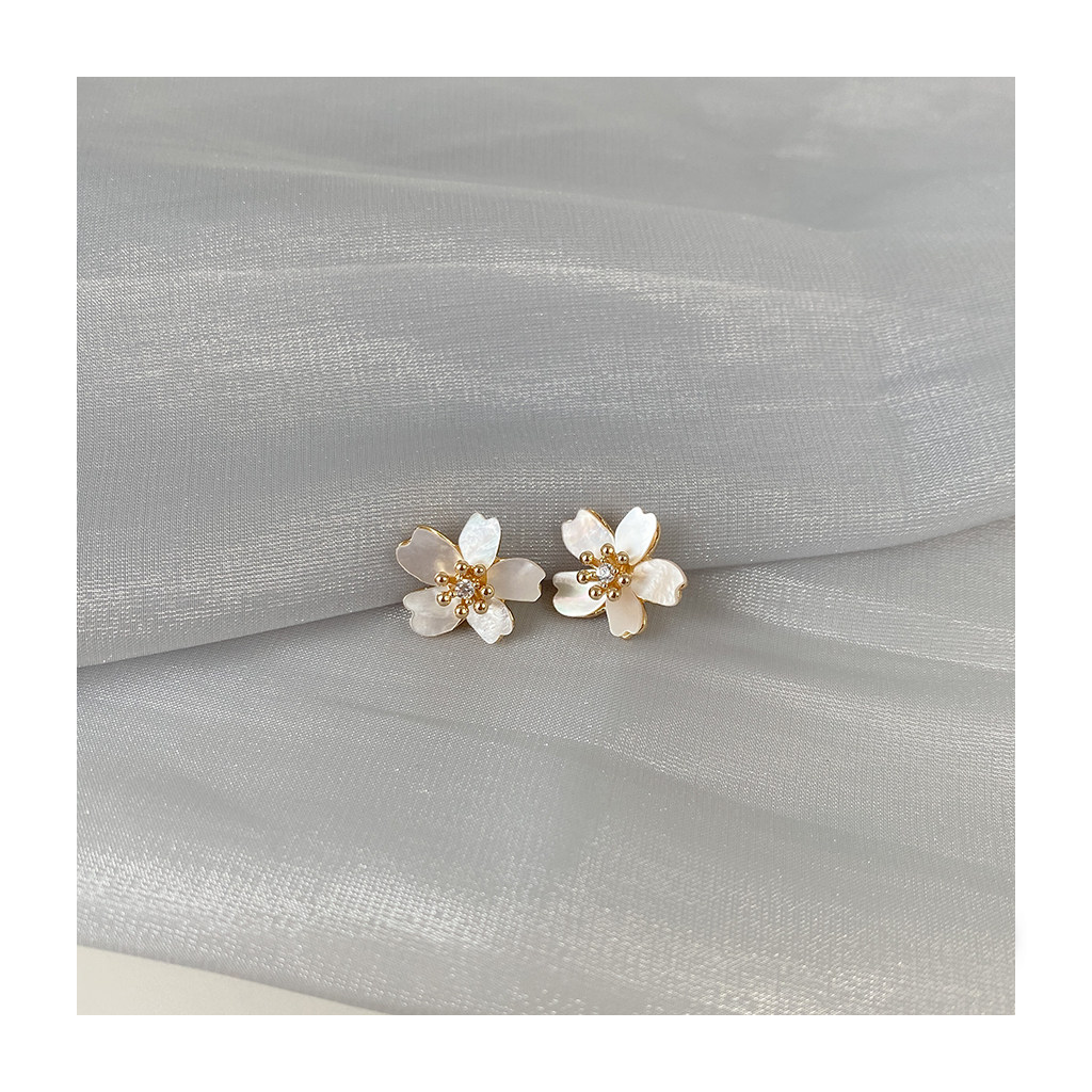 (W Dear) Sweet Chuan Fritillaria Cherry Blossom Ear Clips Female No Ear Holes Fresh Simple Temperament Mosquito Coil Plate Painless Earrings