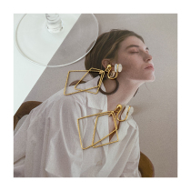 (W Dear) extremely simple wind geometric hollowed-out mosquito coil ear clip female no-ear-hole Japan-ROK Temperament Personality Earrings