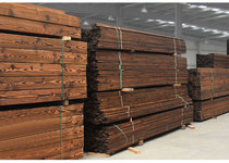 Embalming extérieur du pin Zhangzi Wood Office du bois Carbonated Wood Floor Wood Care Wall Panel Grapevine Keel Wood Square Plank